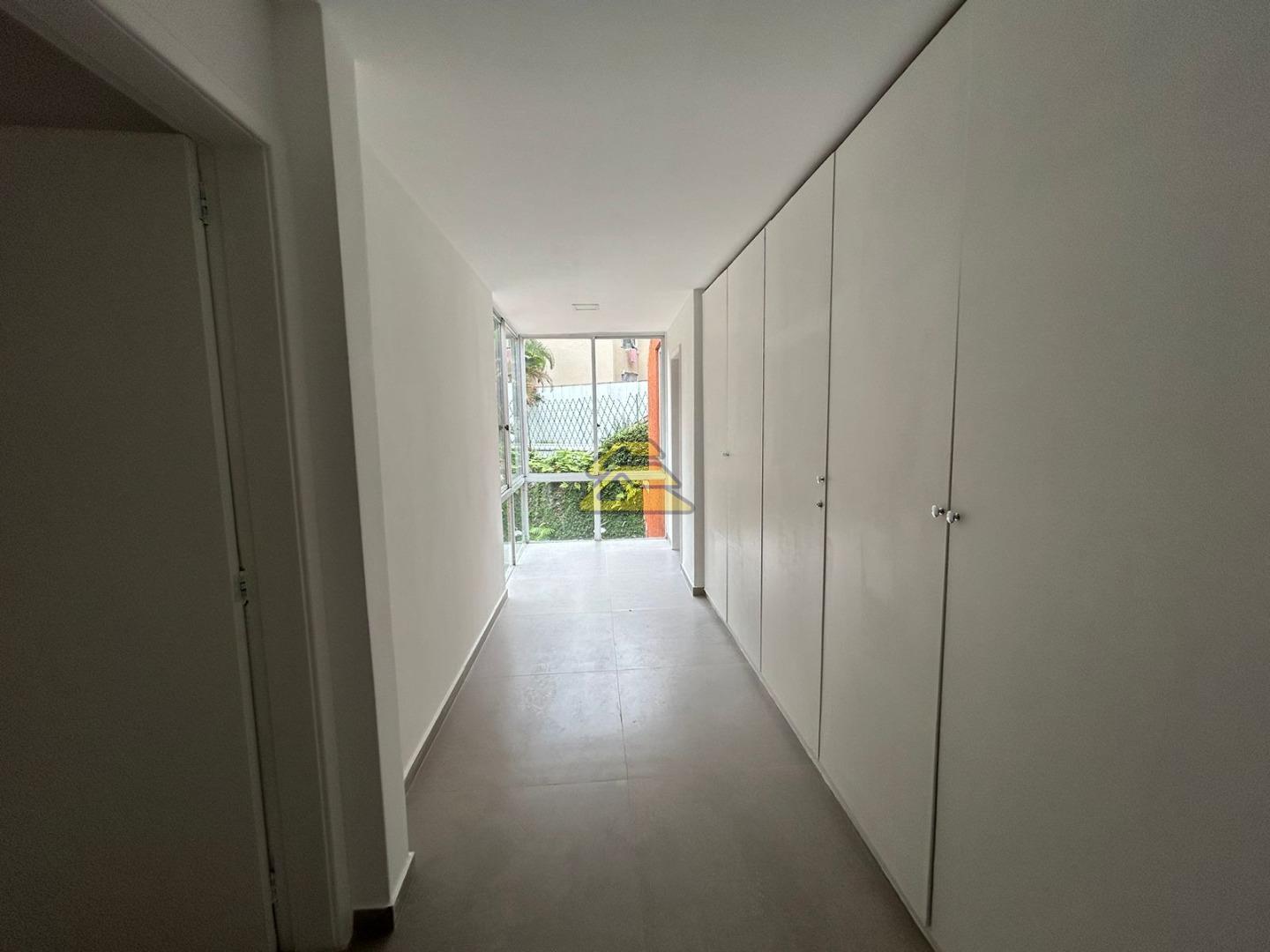 Casa à venda com 3 quartos, 292m² - Foto 4