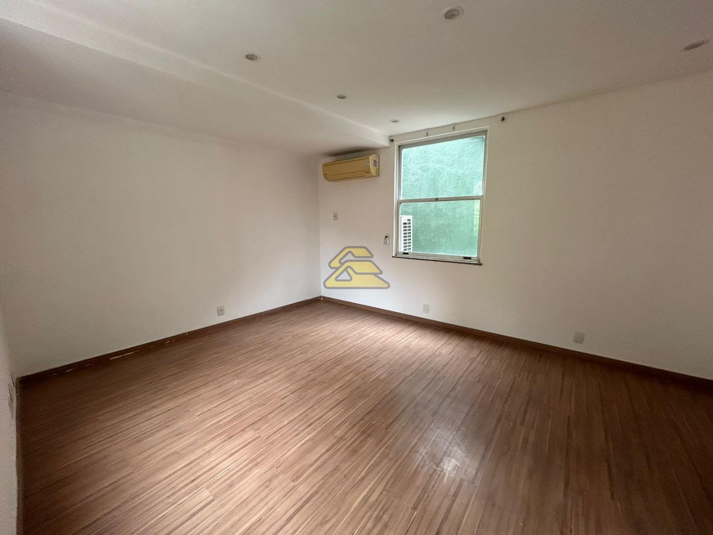 Casa à venda com 3 quartos, 292m² - Foto 9