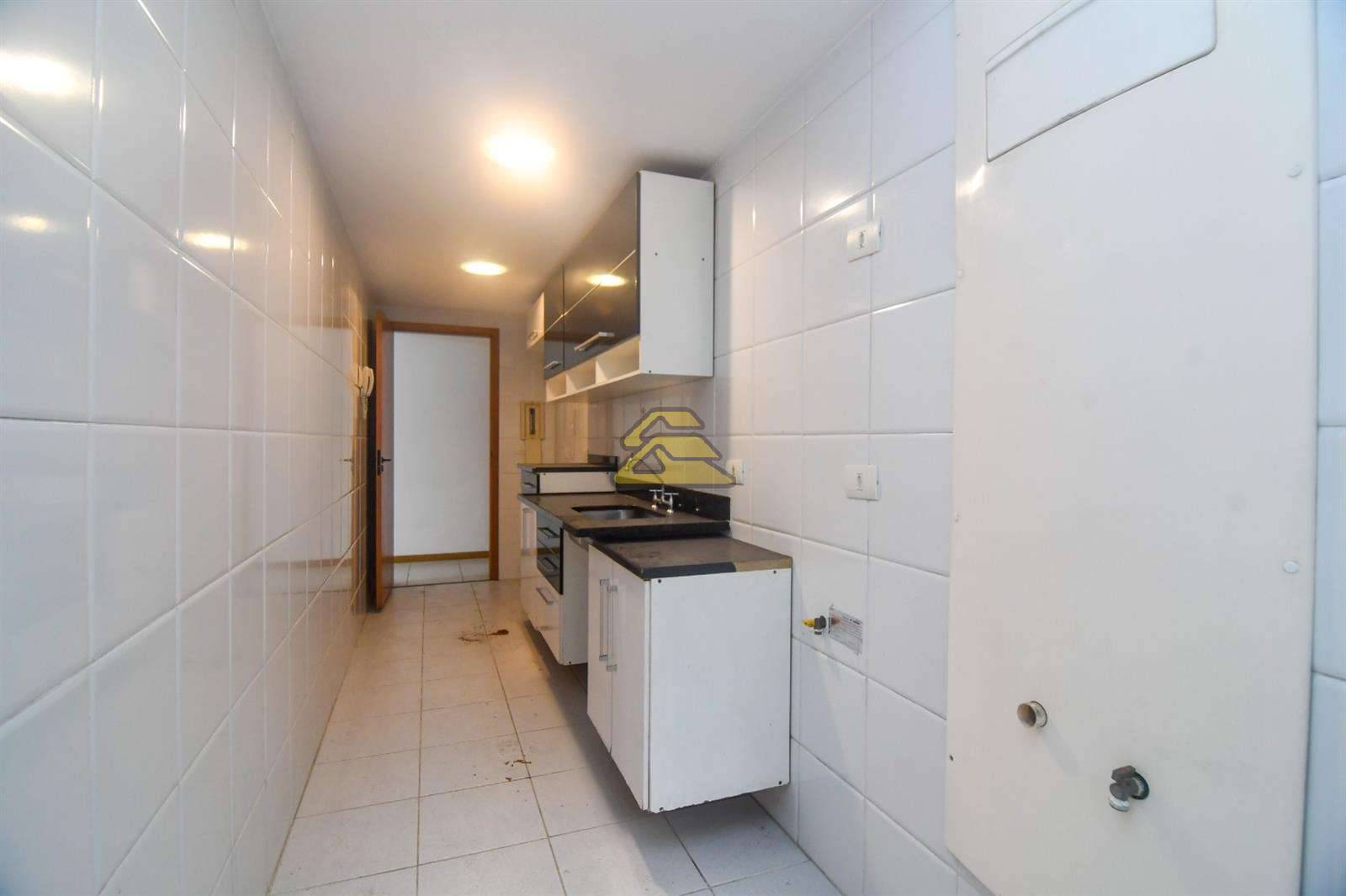 Apartamento à venda com 2 quartos, 66m² - Foto 13