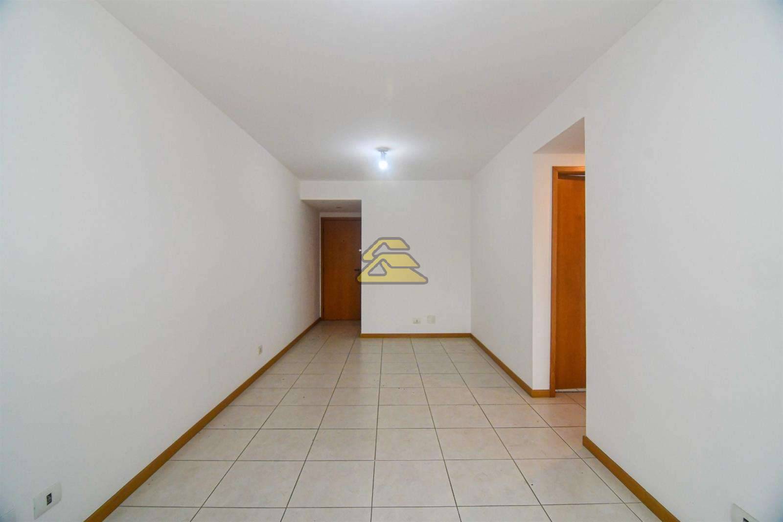 Apartamento à venda com 2 quartos, 66m² - Foto 2