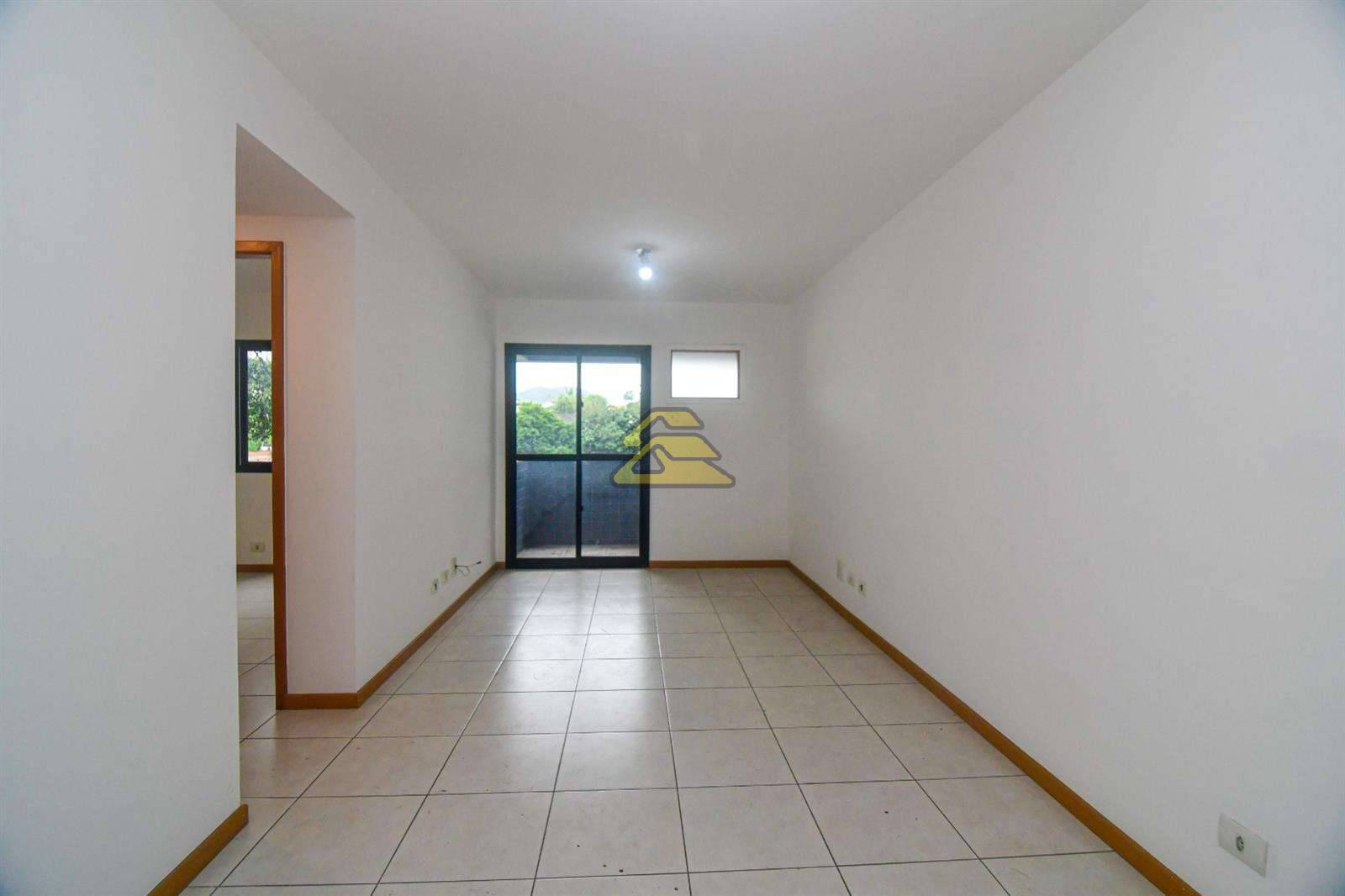 Apartamento à venda com 2 quartos, 66m² - Foto 4