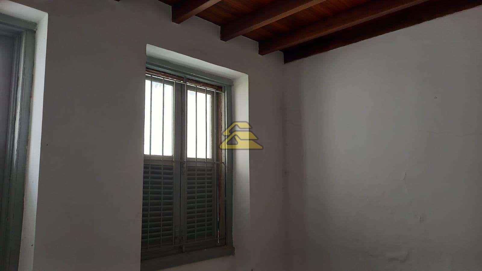 Casa à venda com 5 quartos, 227m² - Foto 10