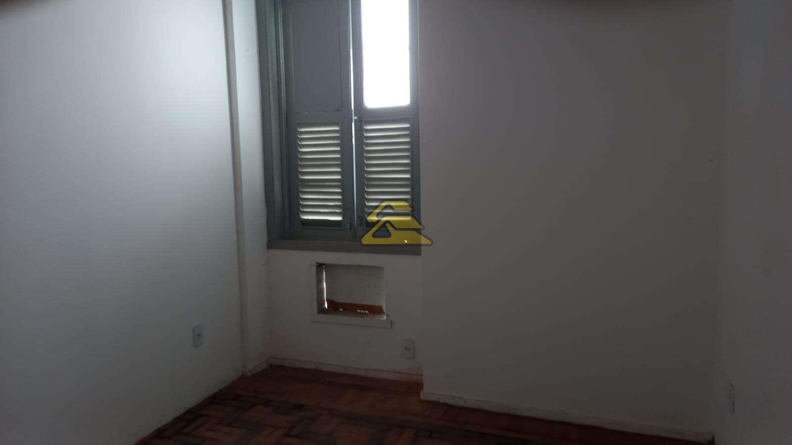 Casa à venda com 5 quartos, 227m² - Foto 18