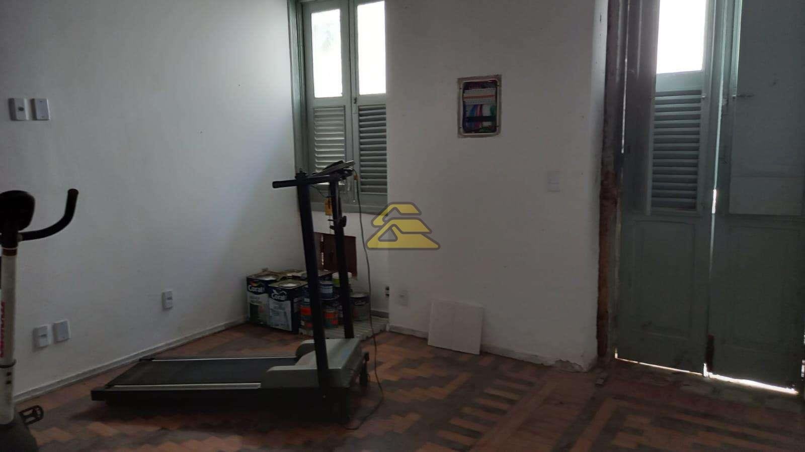 Casa à venda com 5 quartos, 227m² - Foto 34