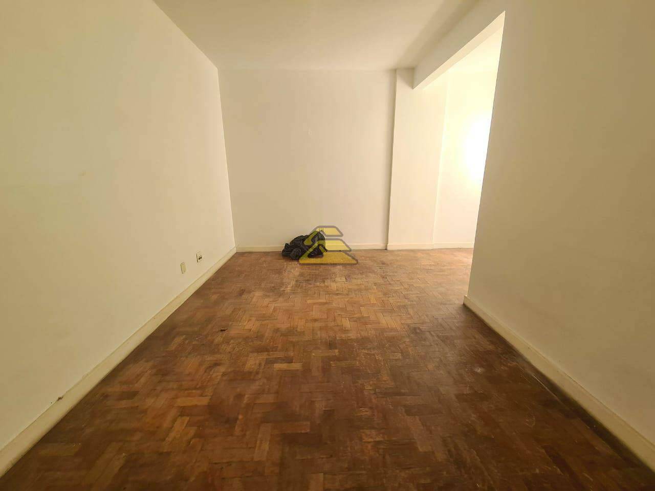 Apartamento à venda com 2 quartos, 70m² - Foto 3