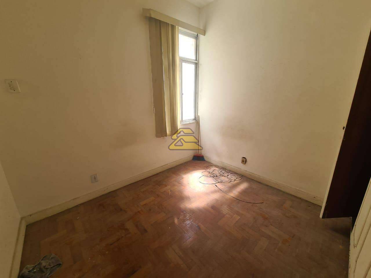 Apartamento à venda com 2 quartos, 70m² - Foto 13