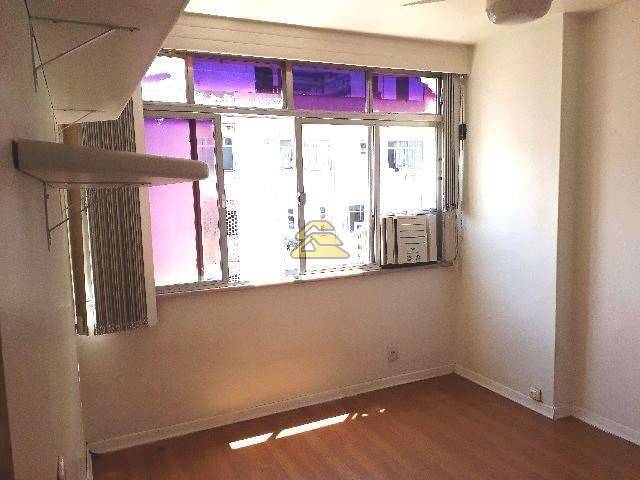 Apartamento à venda com 2 quartos, 66m² - Foto 2