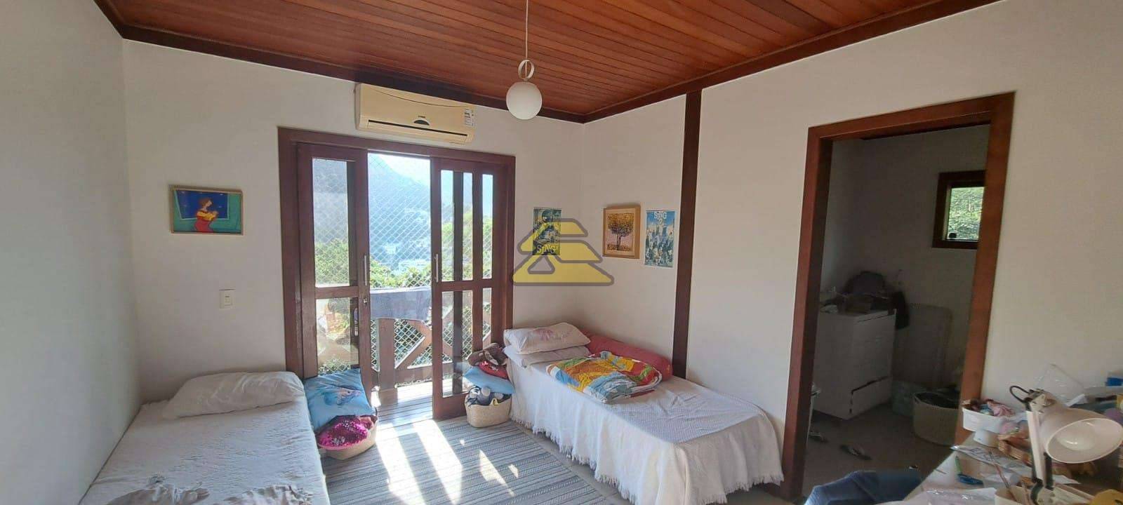 Casa à venda com 5 quartos, 224m² - Foto 17