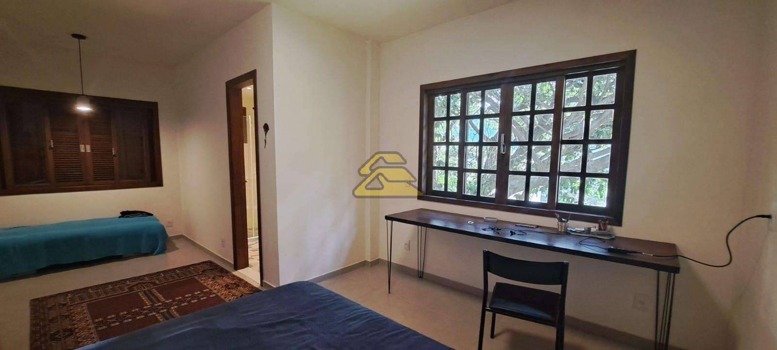 Casa à venda com 5 quartos, 224m² - Foto 13