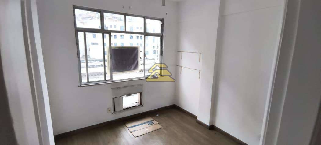 Apartamento à venda com 2 quartos, 77m² - Foto 32