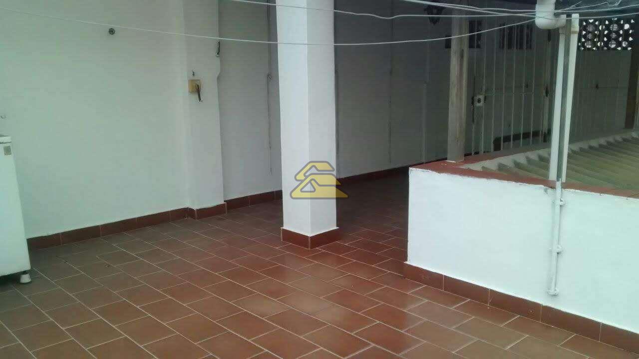 Casa à venda com 4 quartos, 189m² - Foto 18