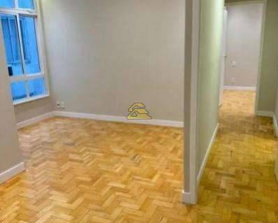 Apartamento à venda com 2 quartos, 70m² - Foto 3