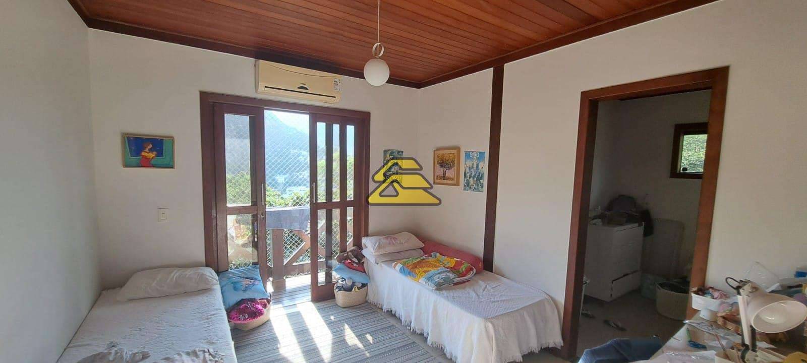 Casa à venda com 5 quartos, 224m² - Foto 19