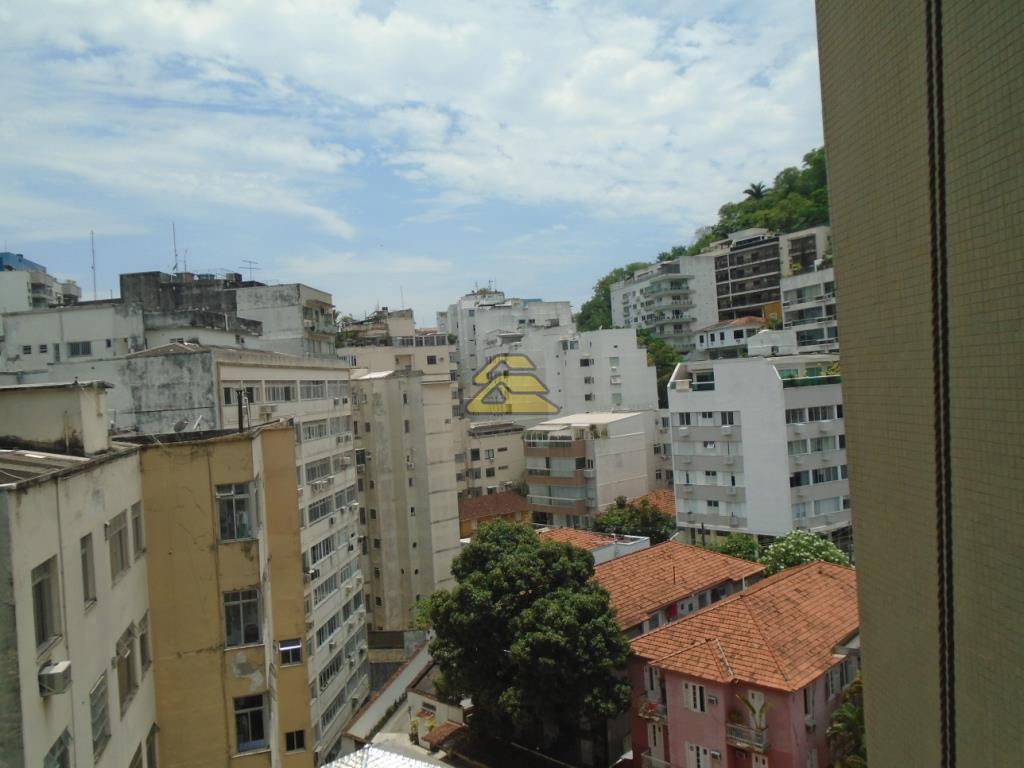 Apartamento para alugar com 2 quartos, 70m² - Foto 25