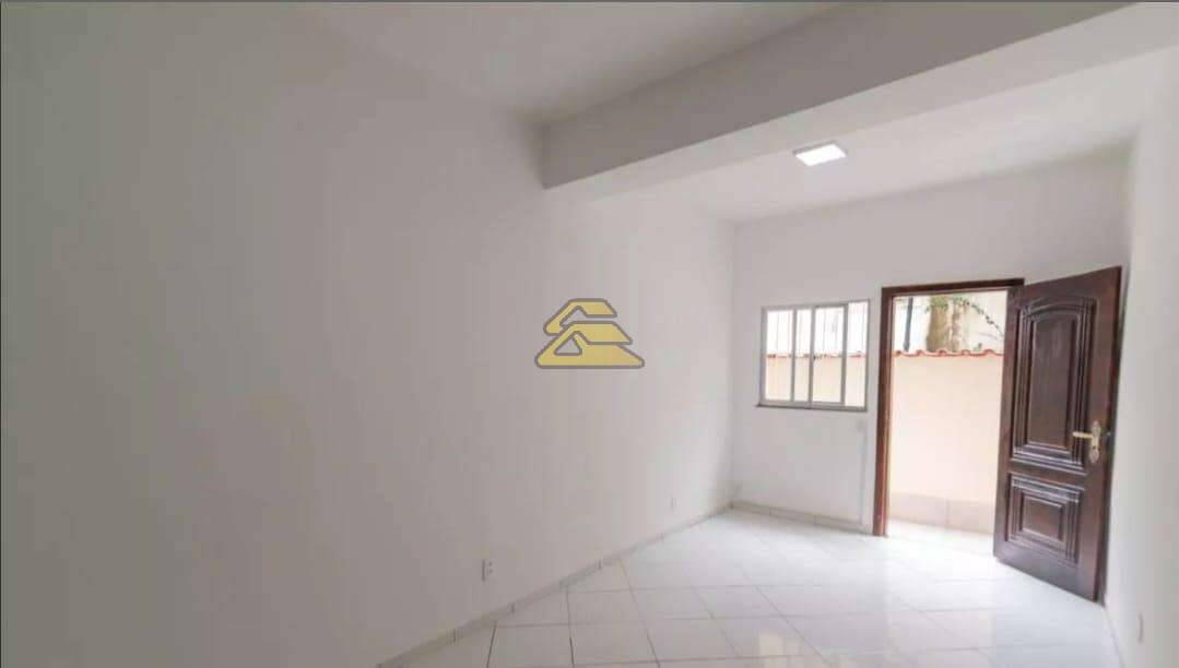 Casa à venda com 2 quartos, 55m² - Foto 25