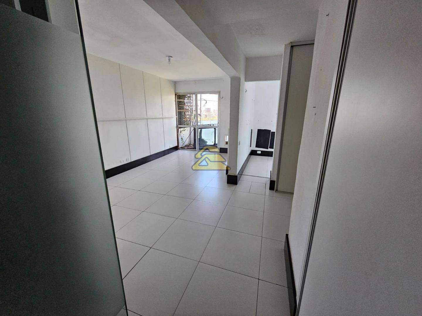 Apartamento à venda com 3 quartos, 160m² - Foto 4