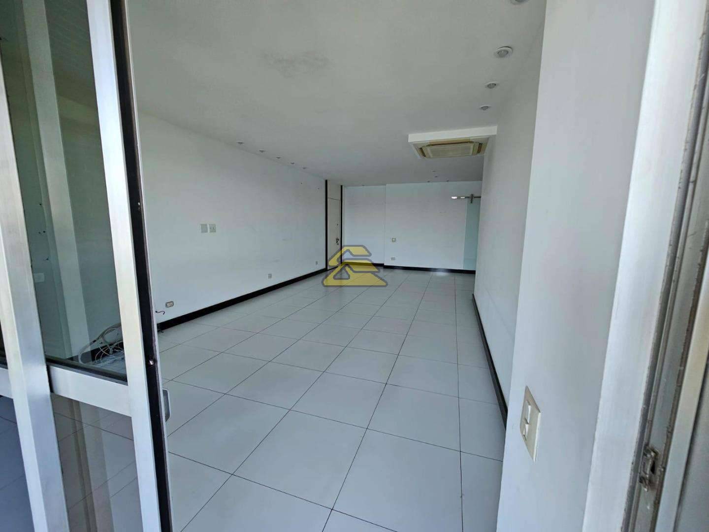 Apartamento à venda com 3 quartos, 160m² - Foto 1