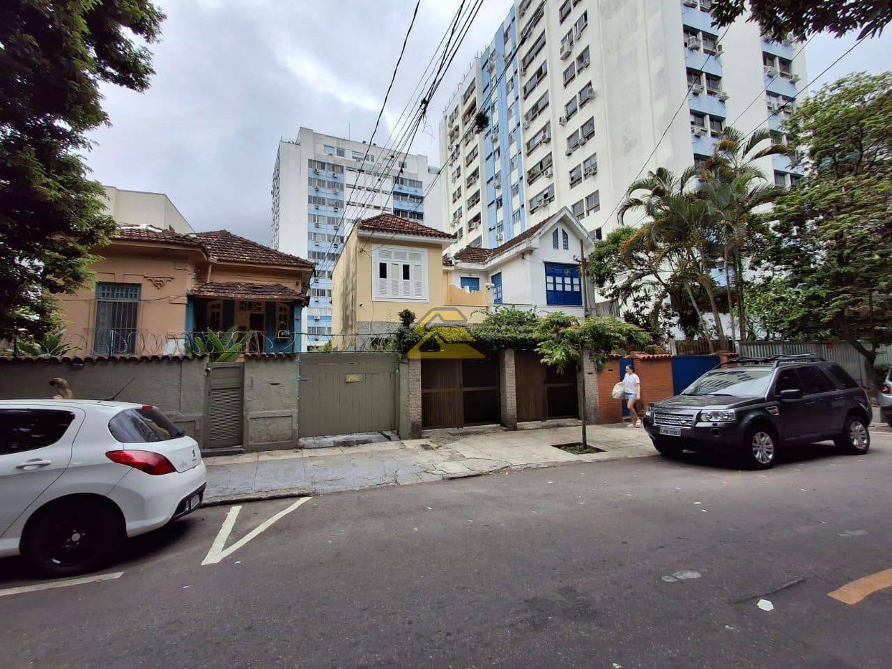 Casa à venda com 4 quartos, 296m² - Foto 2
