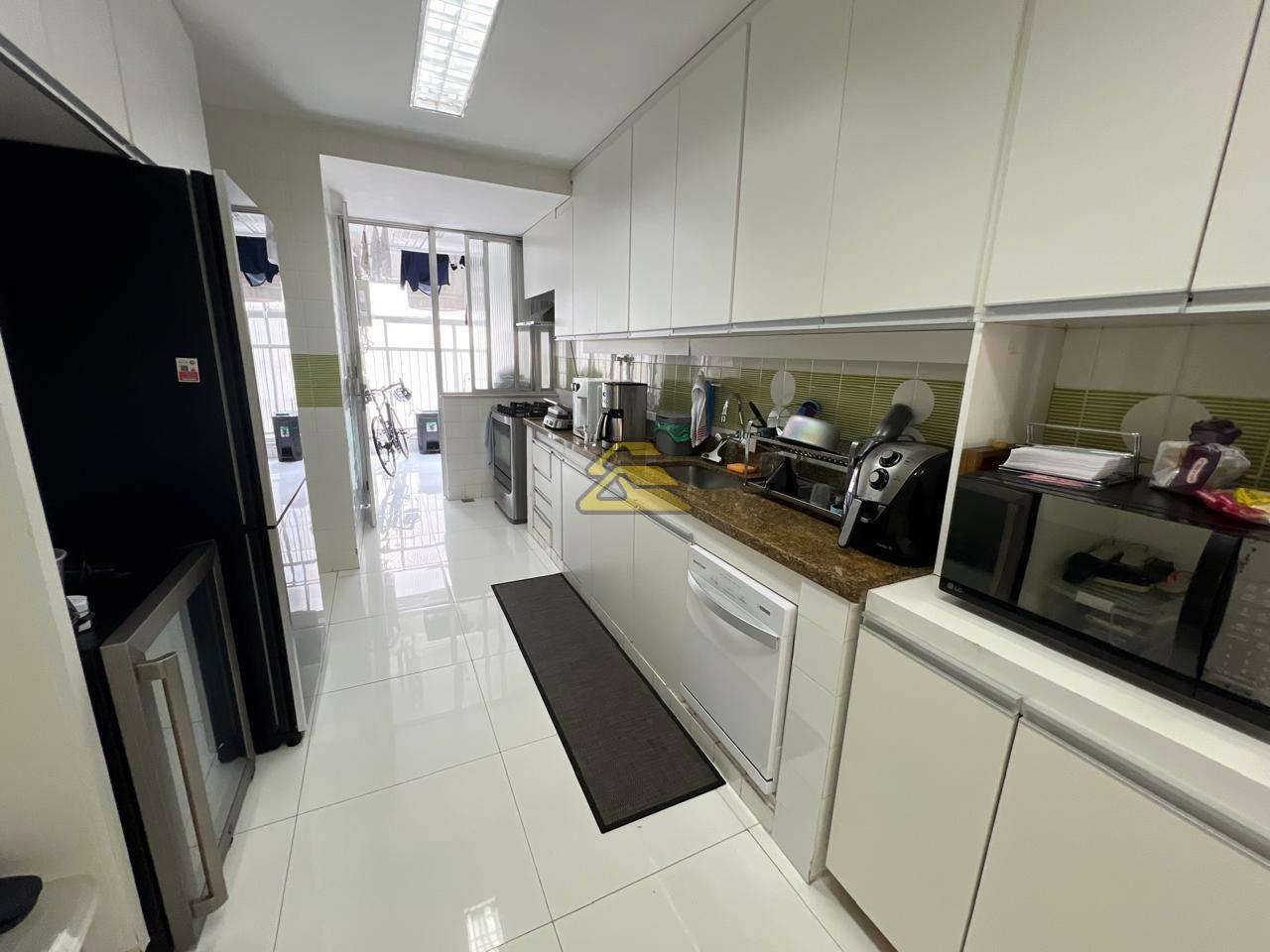 Apartamento à venda com 3 quartos, 130m² - Foto 25