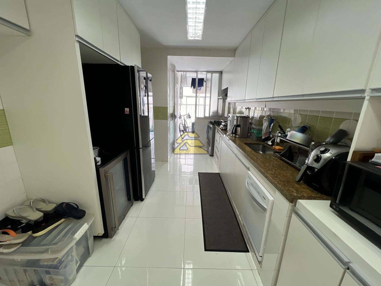 Apartamento à venda com 3 quartos, 130m² - Foto 26