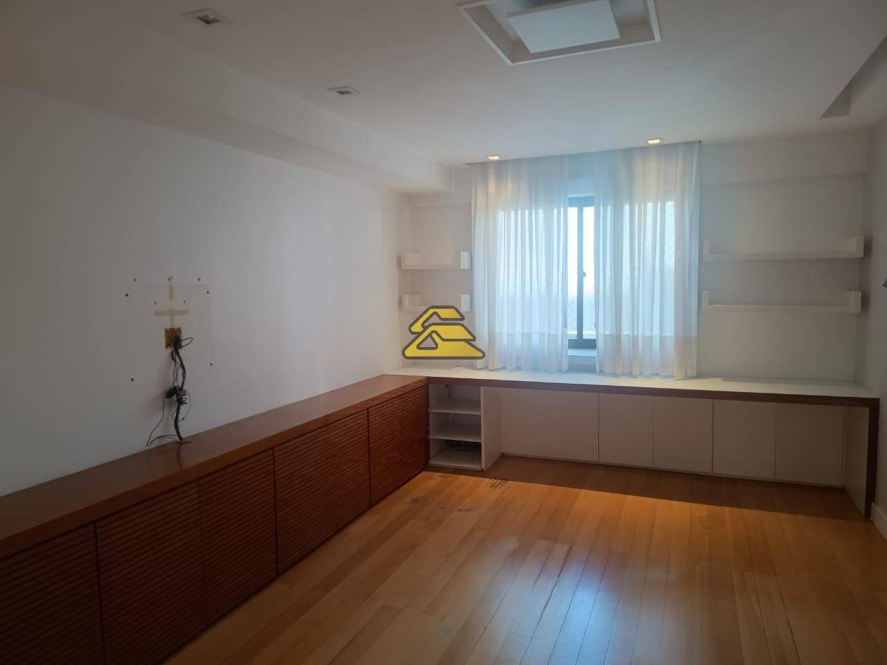 Apartamento à venda com 3 quartos, 220m² - Foto 5
