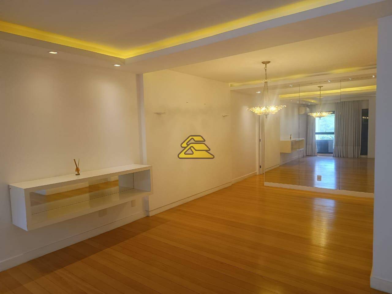 Apartamento à venda com 3 quartos, 220m² - Foto 7
