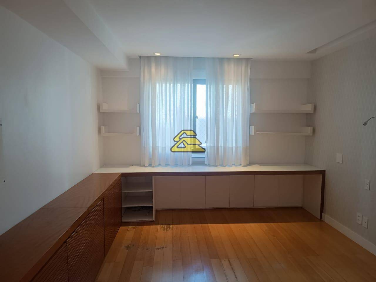 Apartamento à venda com 3 quartos, 220m² - Foto 9