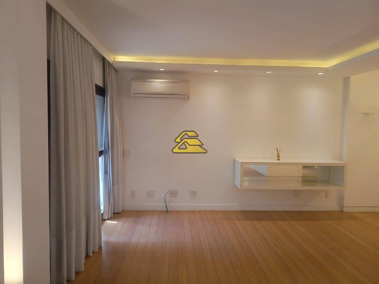 Apartamento à venda com 3 quartos, 220m² - Foto 10