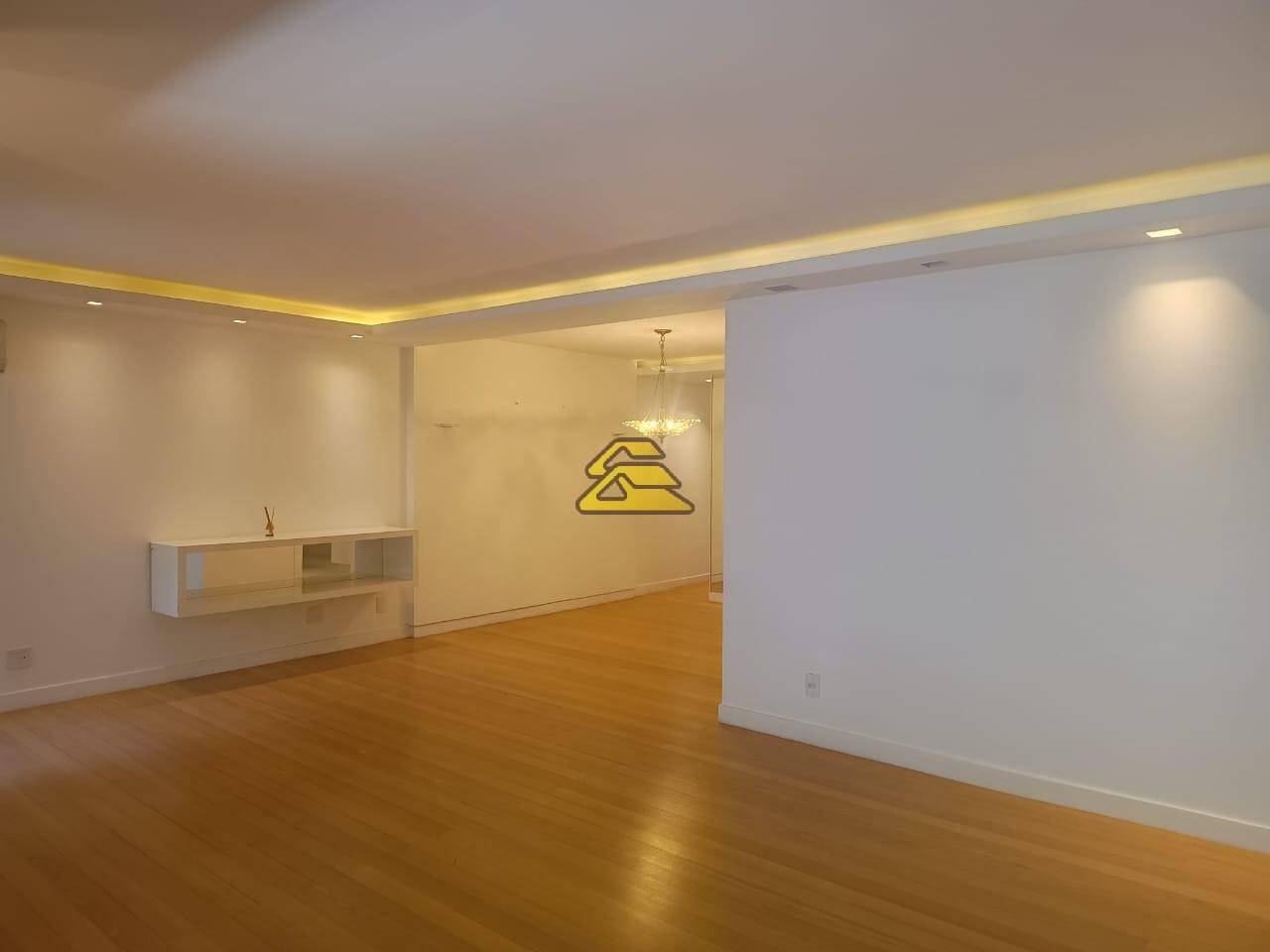 Apartamento à venda com 3 quartos, 220m² - Foto 11