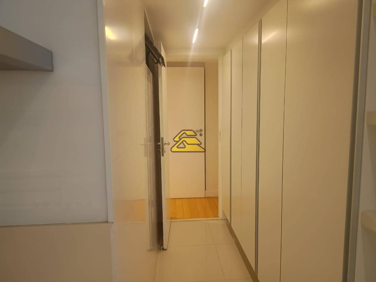 Apartamento à venda com 3 quartos, 220m² - Foto 13