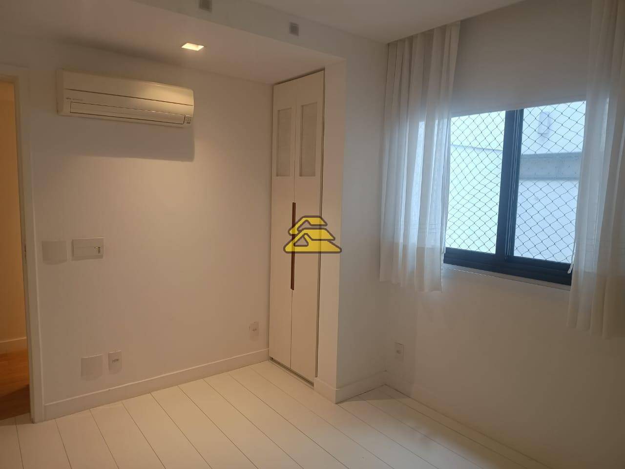 Apartamento à venda com 3 quartos, 220m² - Foto 15