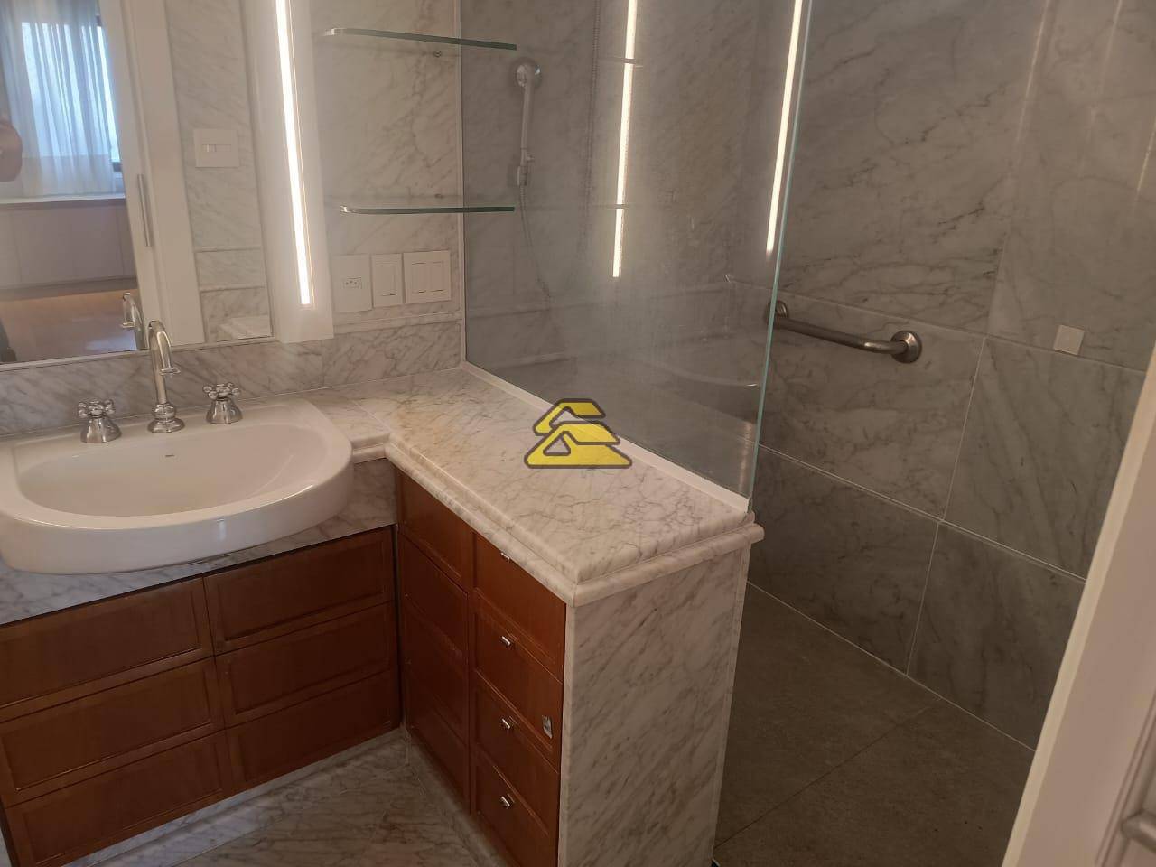 Apartamento à venda com 3 quartos, 220m² - Foto 25