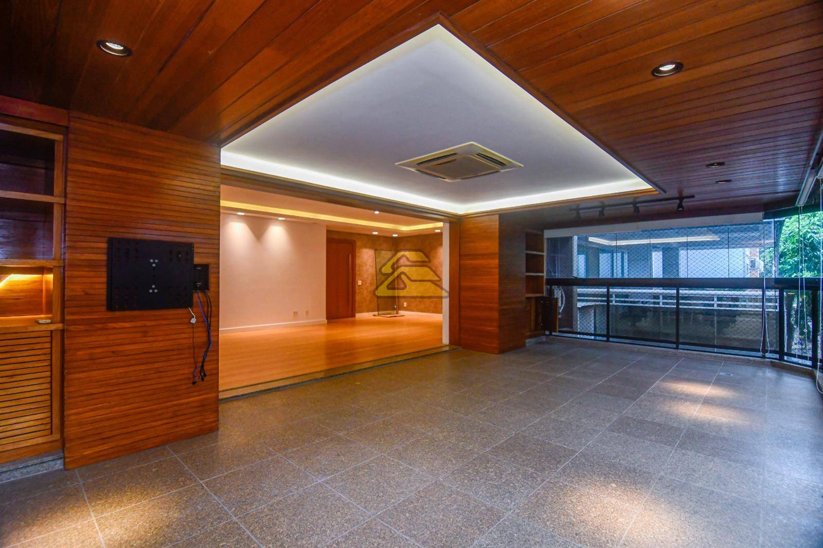 Apartamento à venda com 3 quartos, 220m² - Foto 9