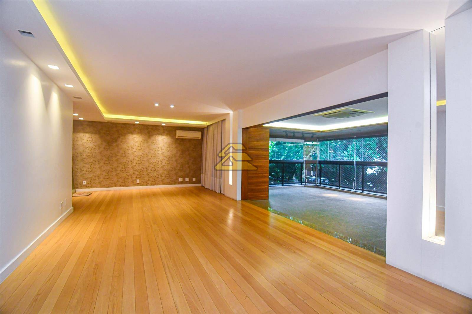 Apartamento à venda com 3 quartos, 220m² - Foto 5