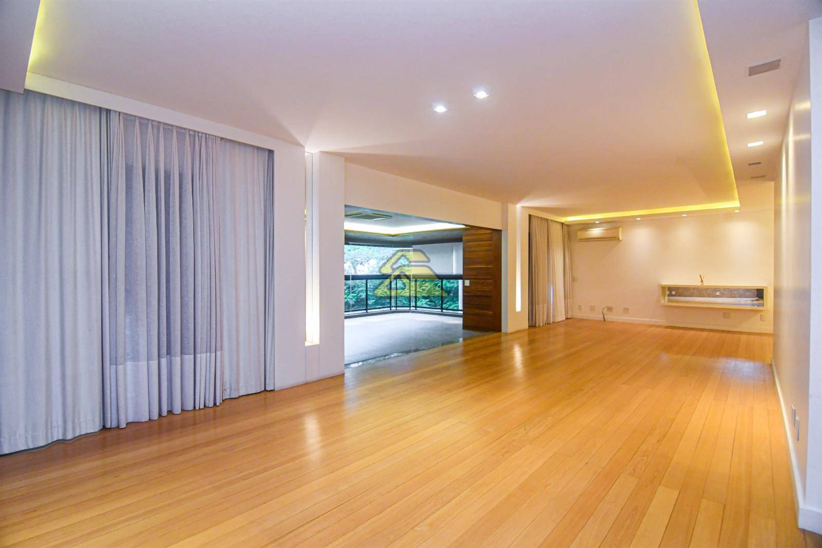Apartamento à venda com 3 quartos, 220m² - Foto 6