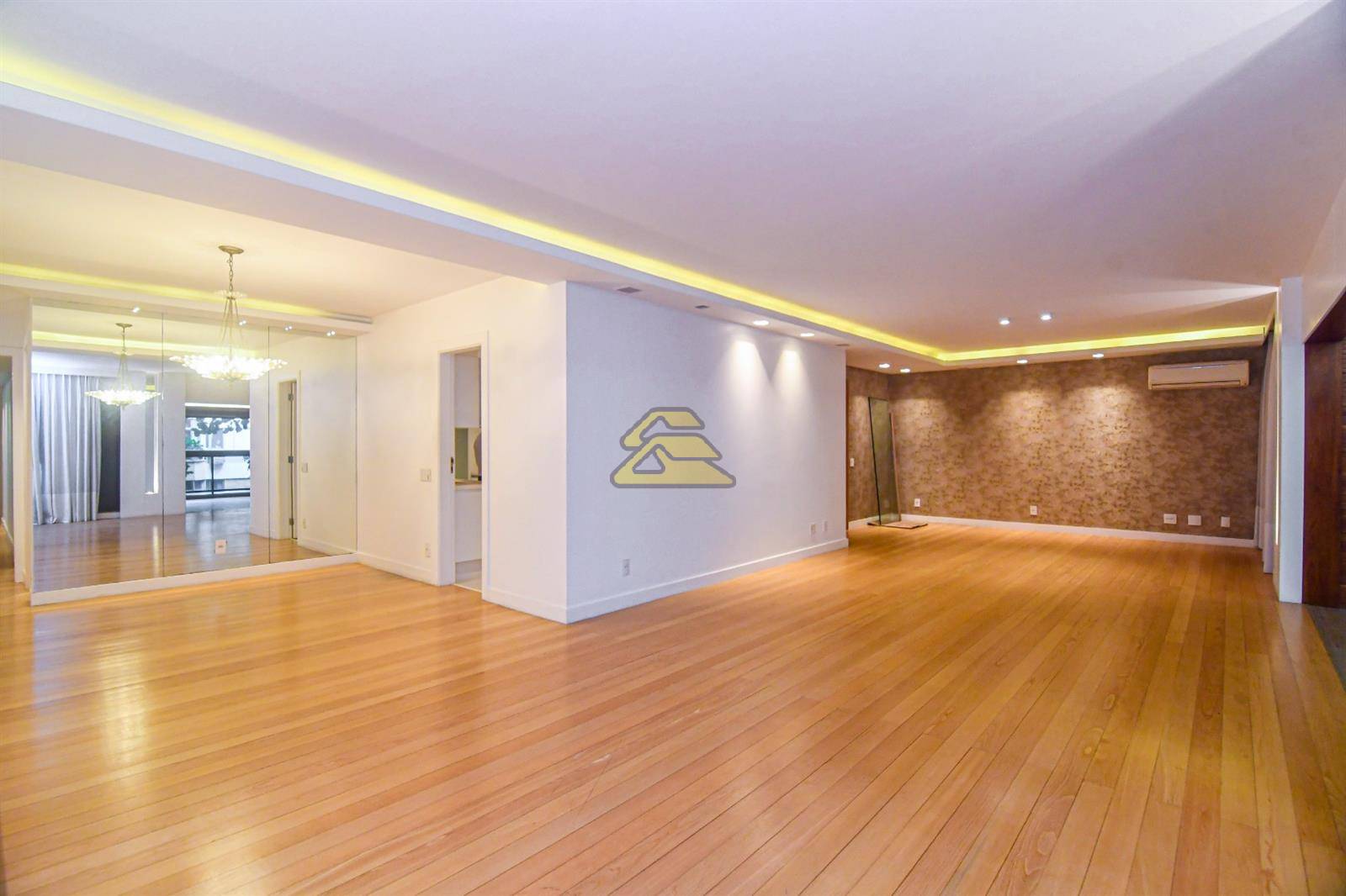 Apartamento à venda com 3 quartos, 220m² - Foto 7