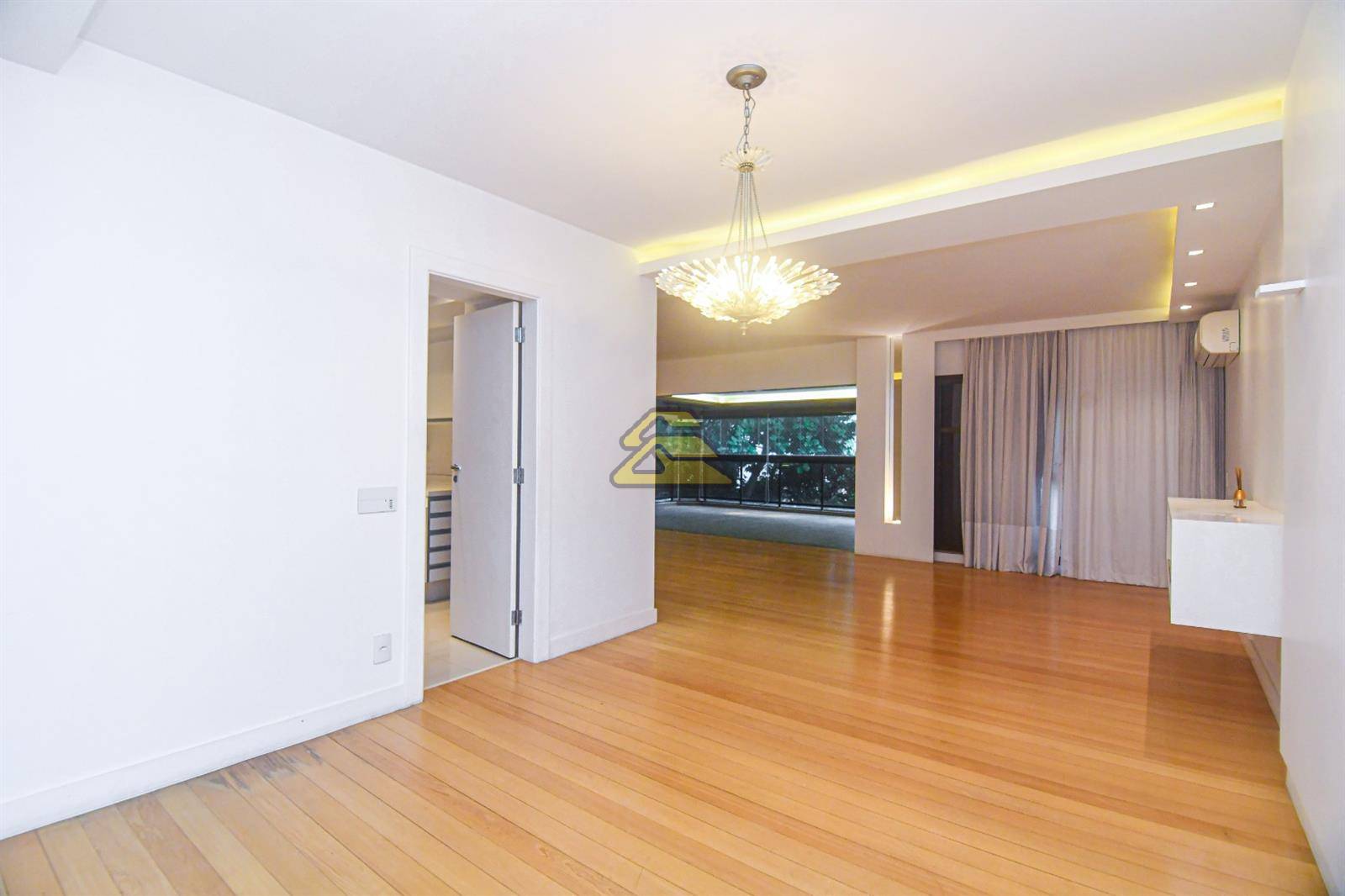 Apartamento à venda com 3 quartos, 220m² - Foto 15