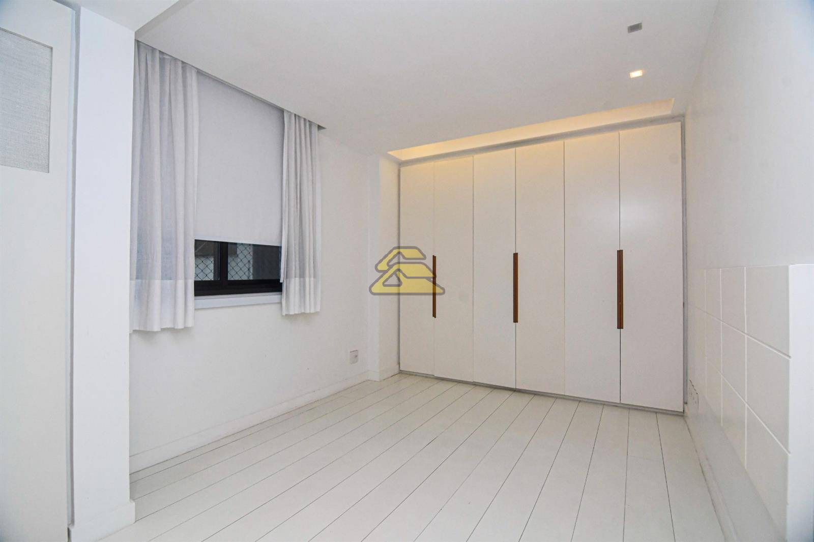 Apartamento à venda com 3 quartos, 220m² - Foto 16