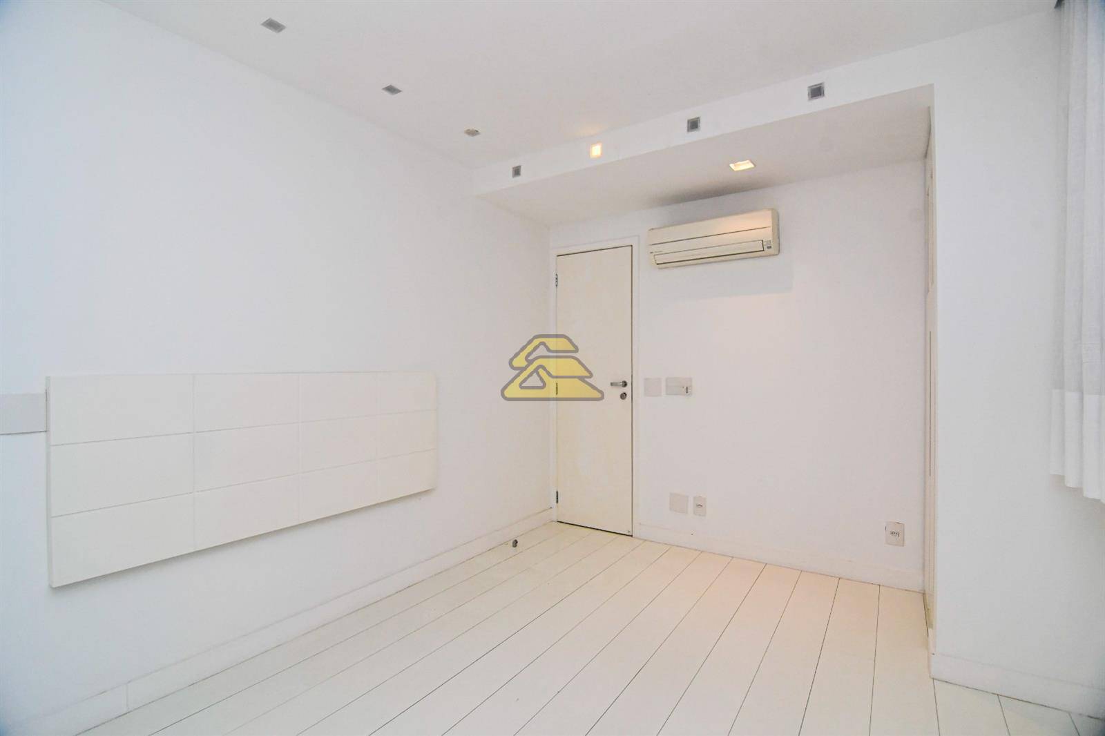 Apartamento à venda com 3 quartos, 220m² - Foto 18