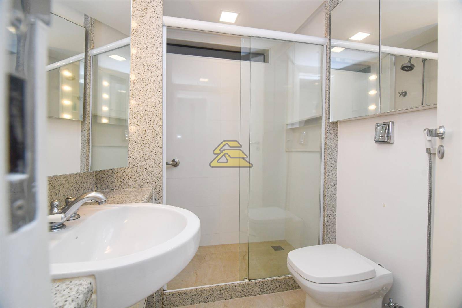 Apartamento à venda com 3 quartos, 220m² - Foto 22