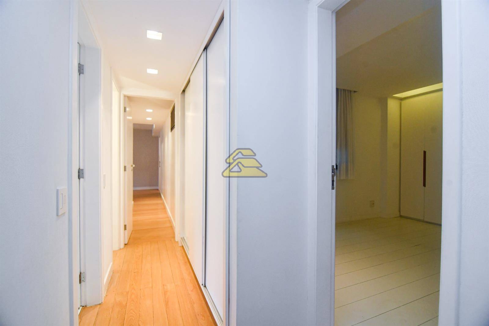 Apartamento à venda com 3 quartos, 220m² - Foto 30