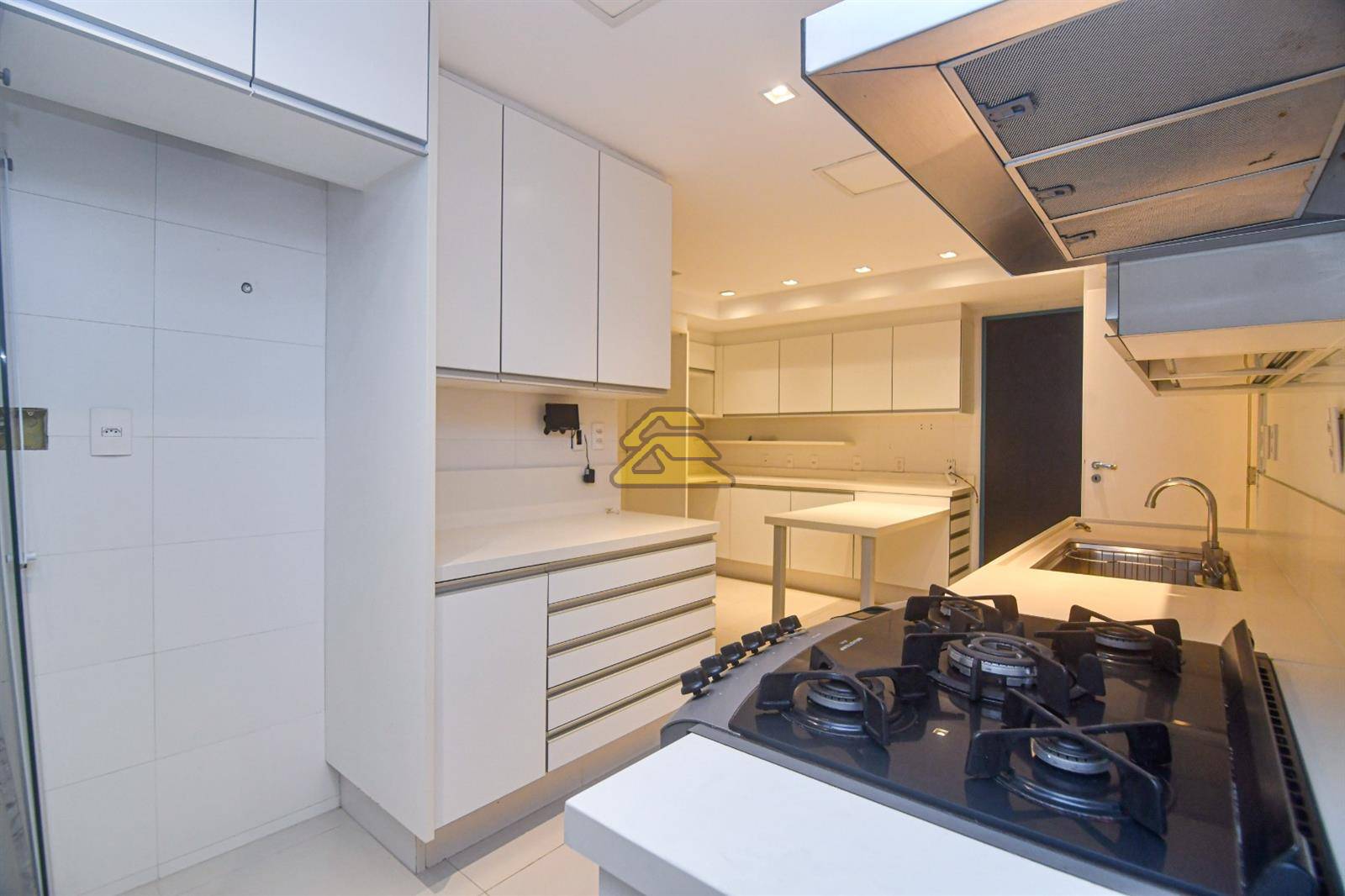 Apartamento à venda com 3 quartos, 220m² - Foto 31
