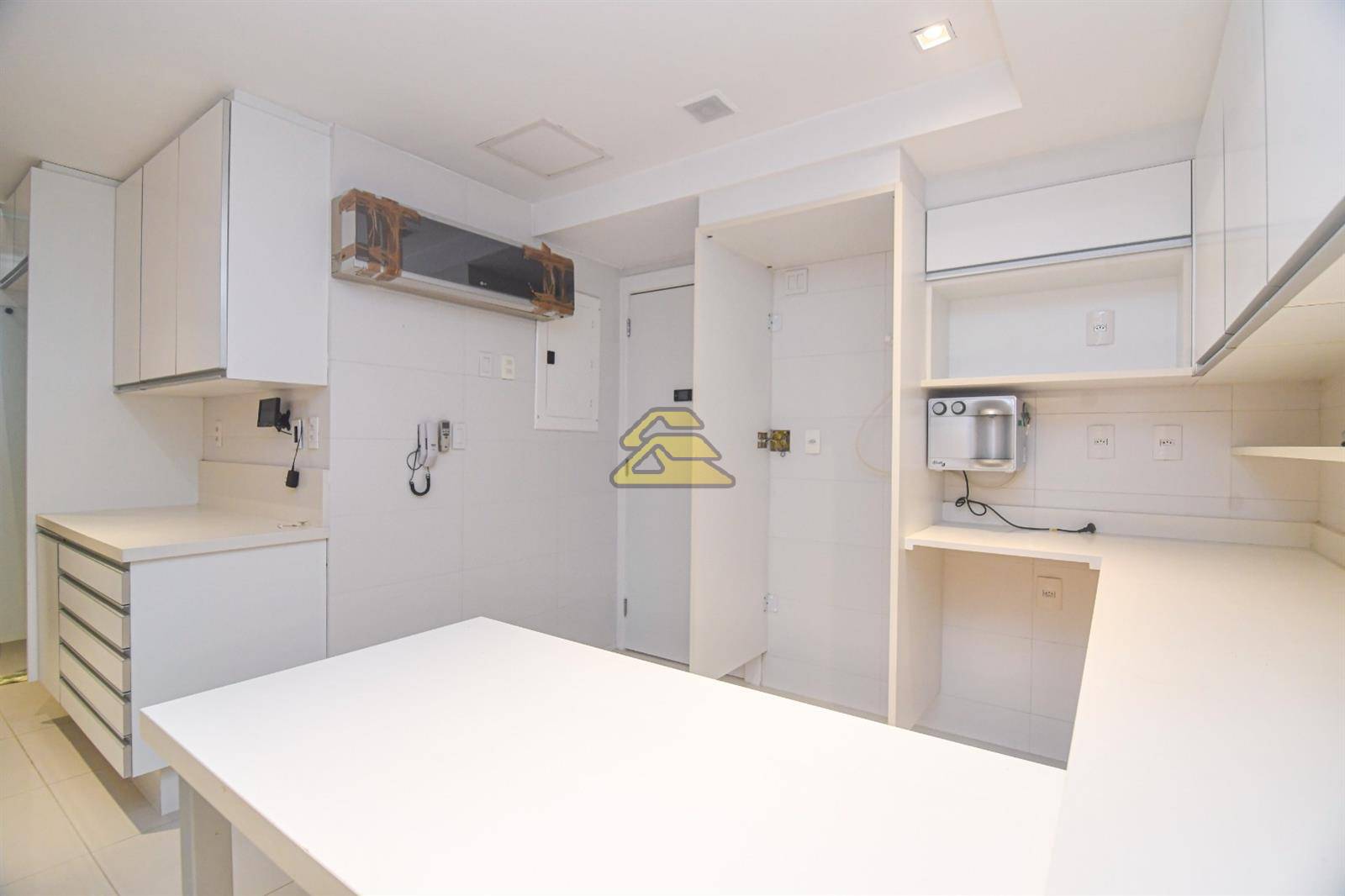 Apartamento à venda com 3 quartos, 220m² - Foto 34