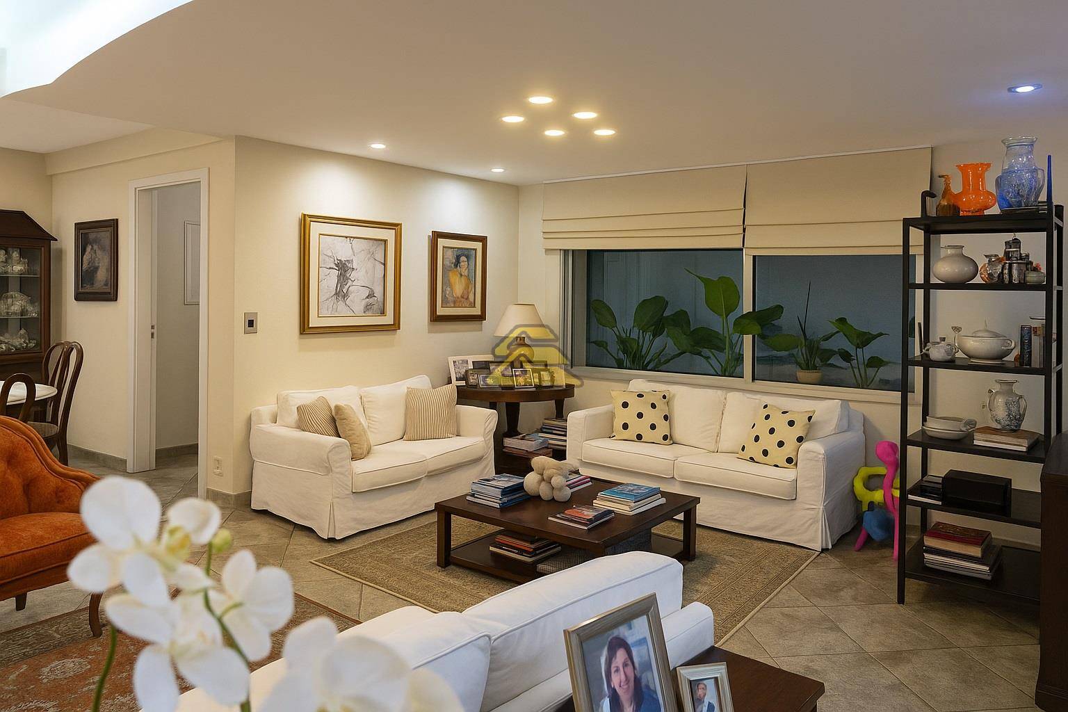 Casa à venda com 5 quartos, 650m² - Foto 1