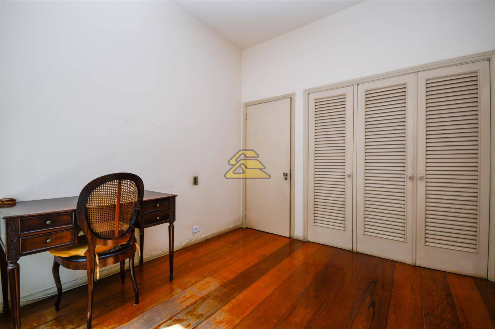 Apartamento à venda com 4 quartos, 200m² - Foto 8