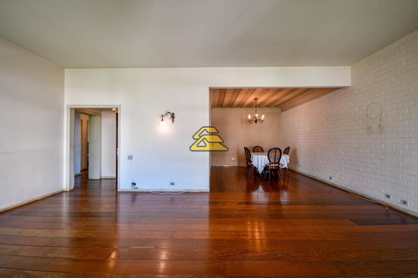 Apartamento à venda com 4 quartos, 200m² - Foto 2