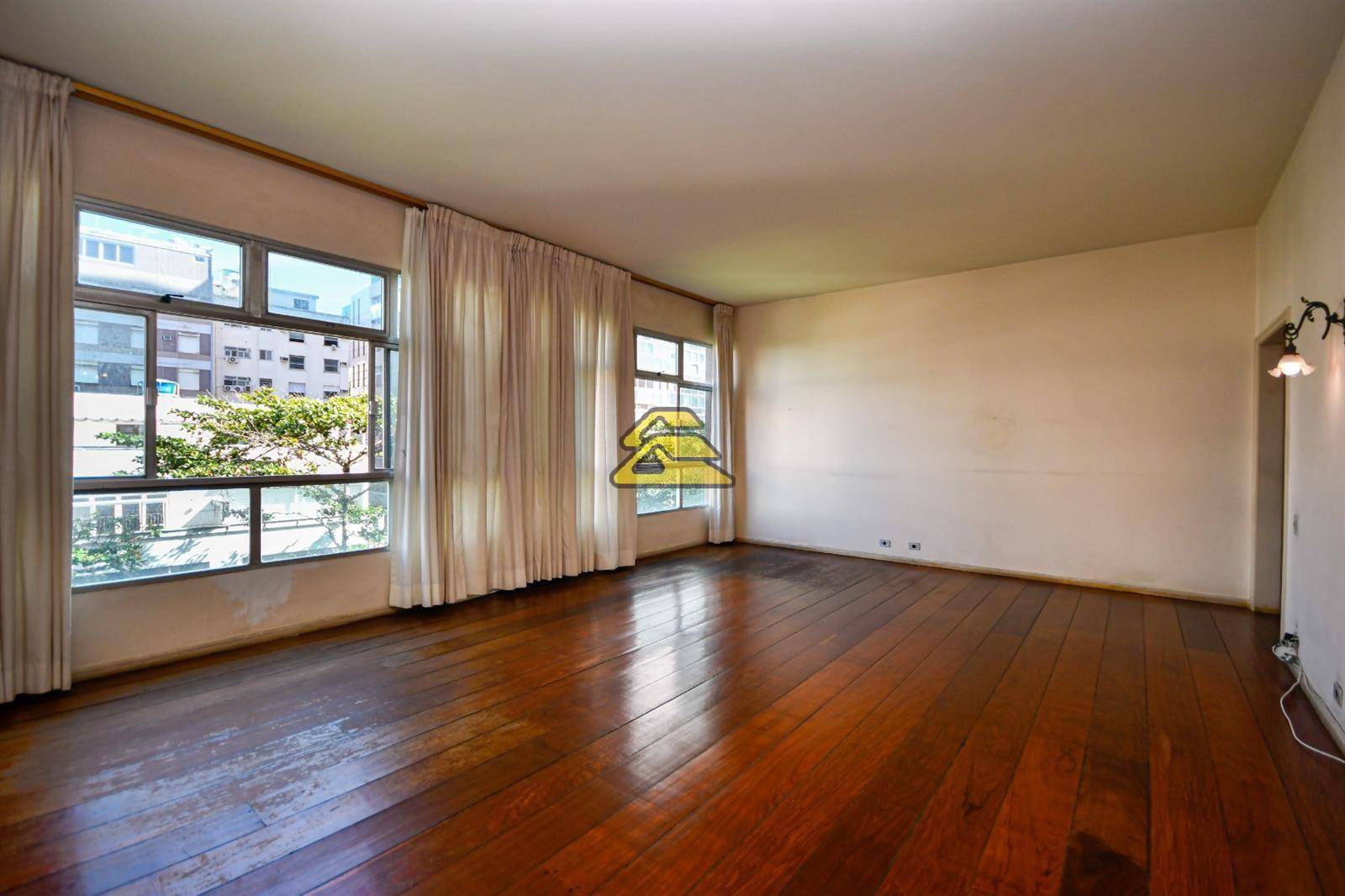 Apartamento à venda com 4 quartos, 200m² - Foto 6