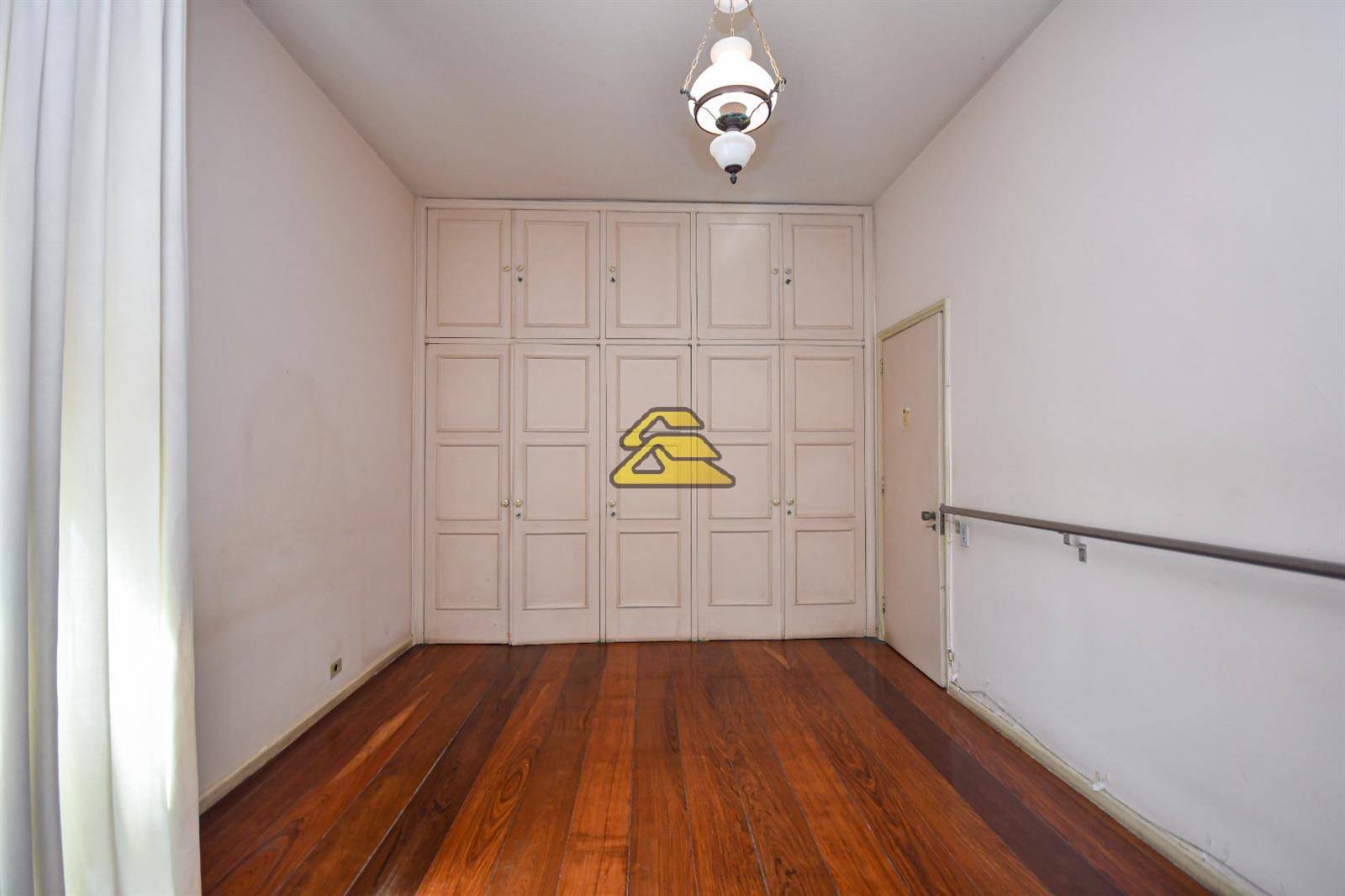 Apartamento à venda com 4 quartos, 200m² - Foto 7