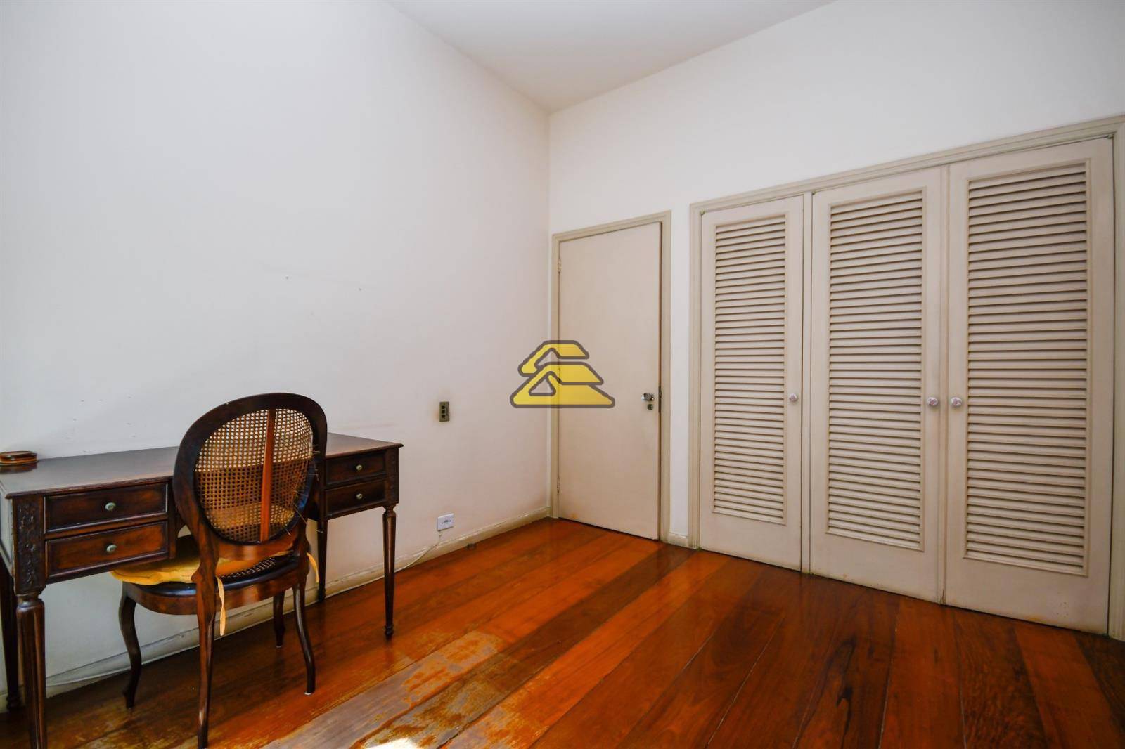 Apartamento à venda com 4 quartos, 200m² - Foto 8