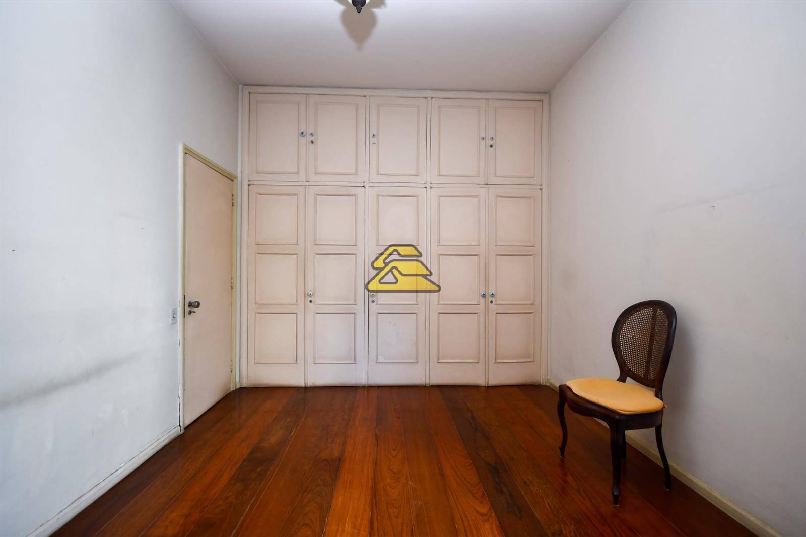 Apartamento à venda com 4 quartos, 200m² - Foto 10